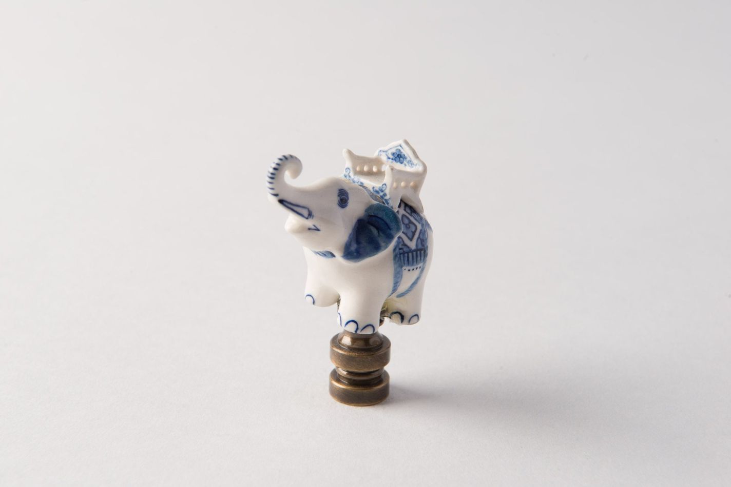 https://www.hotel-lamps.com/resources/assets/images/product_images/Porcelain Elephant Blue and White.jpg